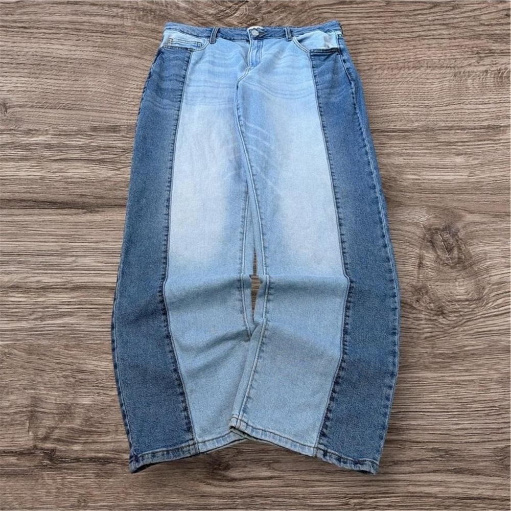 American Vintage Two-Tone Light and Dark Blue Bootcut Jeans